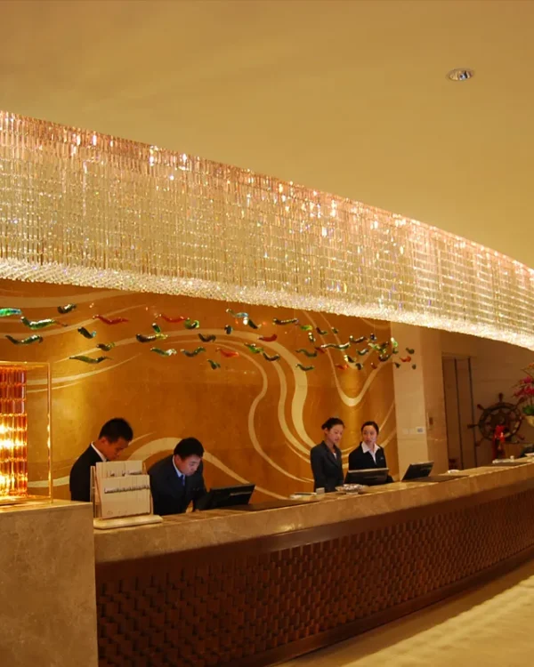 Facette Linear Crystal Grand Chandelier in gold