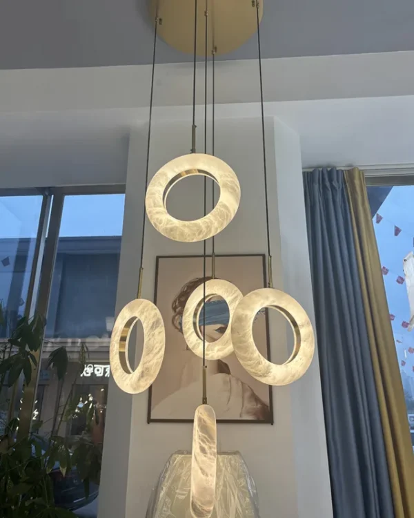 Éclat Linear Alabaster Grand Chandelier